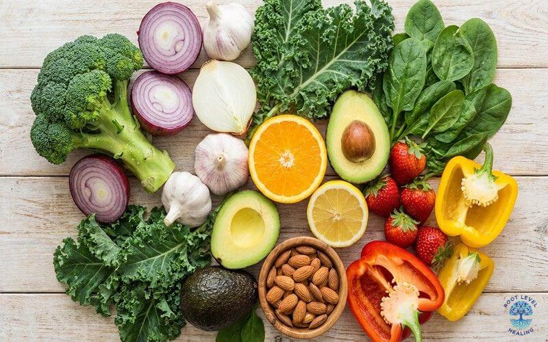 A collage of foods that boost glutathione levels, including broccoli, garlic, and avocados